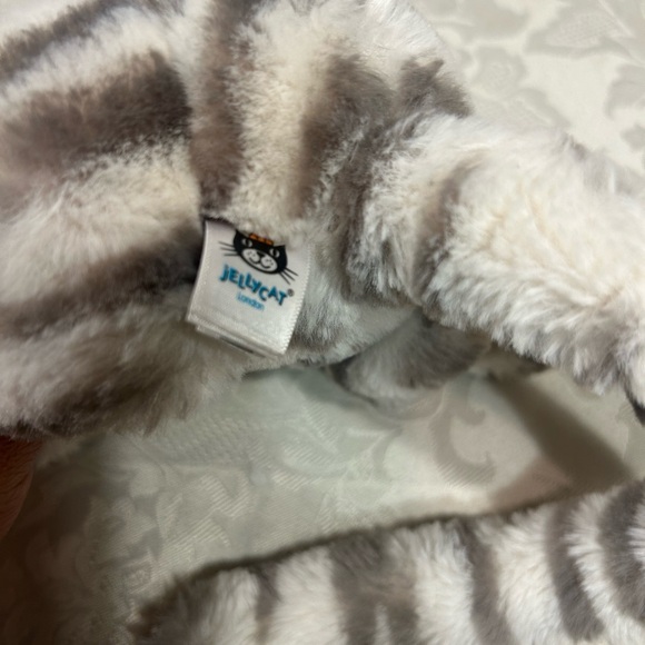 Jellycat Sacha Snow Tiger - Picture 5 of 5